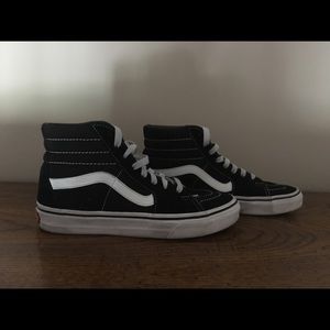 ☘️Black high top Vans size 6